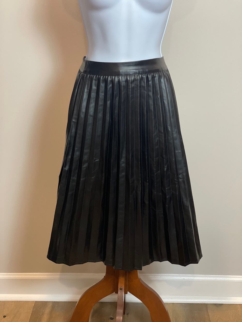 Monteau Los Angeles Faux Leather Pleated Skirt Size M